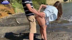 Gonzo Video: Amateur Couple Fucking on the Beach – Extreme Sex in a Public Place