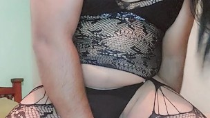 Compañero de trabajo no me reconoce en timder y me quiere coger