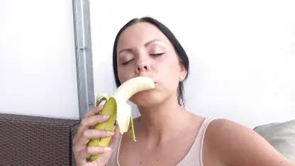 Carlas banana POV teasing