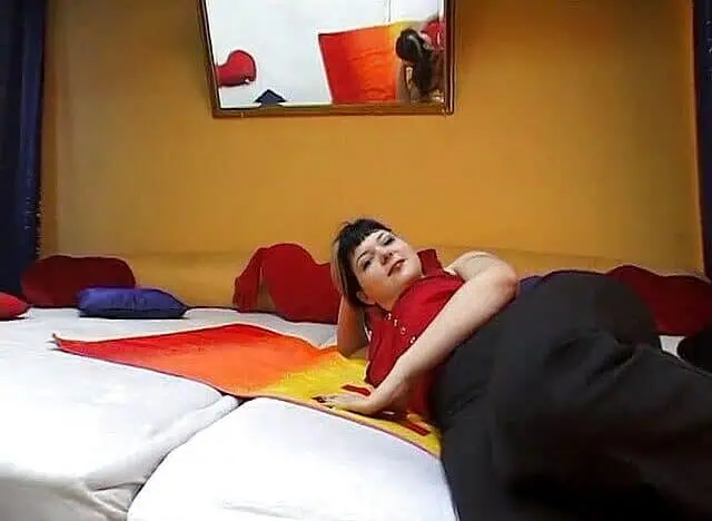 Inked babe is playing with her twat at the casting