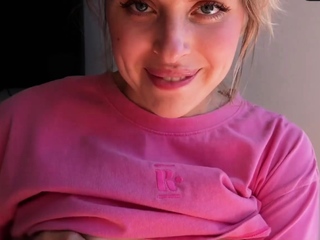 Genuine couple in a DIY porn session, blonde blowjob