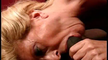 Playful blonde housewife Sugar Kane has special hobby to go down and do tricks with